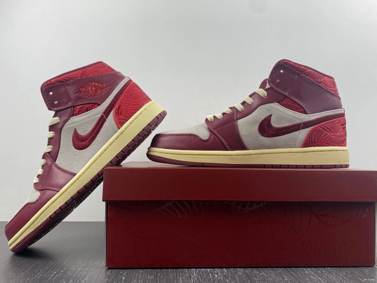 Jordan DZ2820-601 Leaf